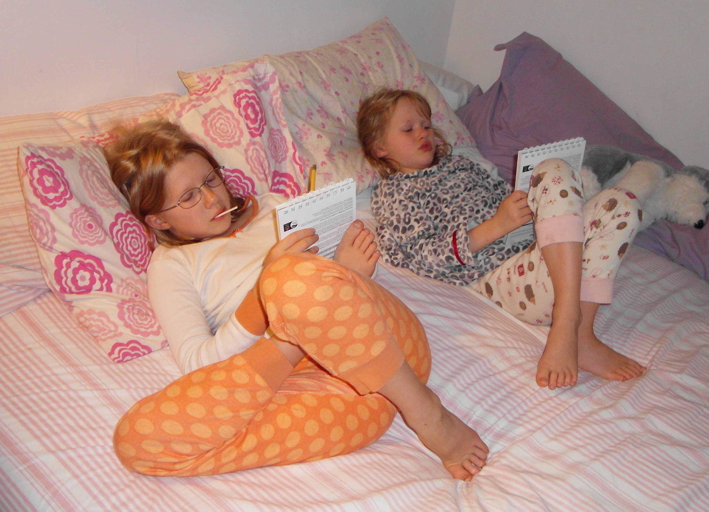 Bedschooling Three Girl Pile Up
